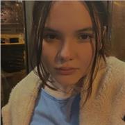 Ciao, mi chiamo Mishel e ho 19 anni. Studio in un liceo linguistico, parlo spagnolo come madre lingua e inglese come seconda lingua. Ho esperienza nell'insegnare bambini tra i 5-10 anni